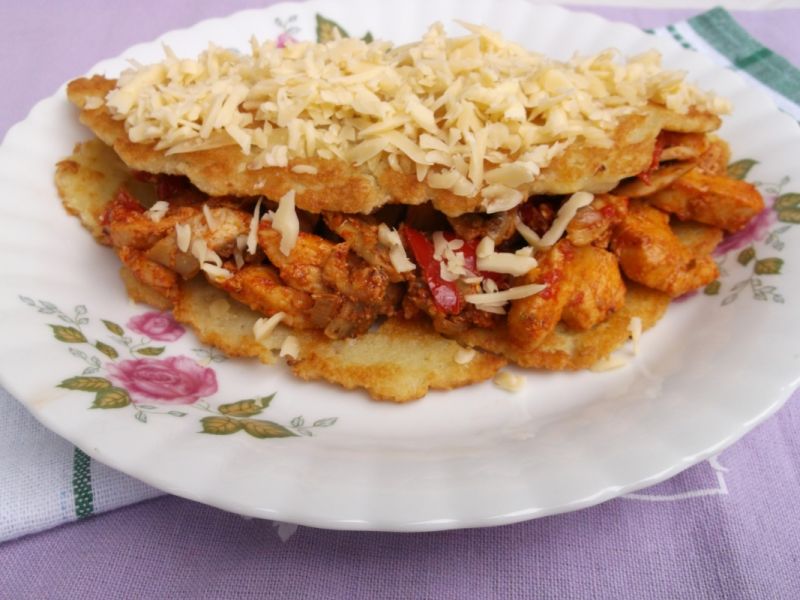 Placki ziemniaczane z mięsem i pieczarkami Placki ziemniaczane z mięsem i pieczarkami