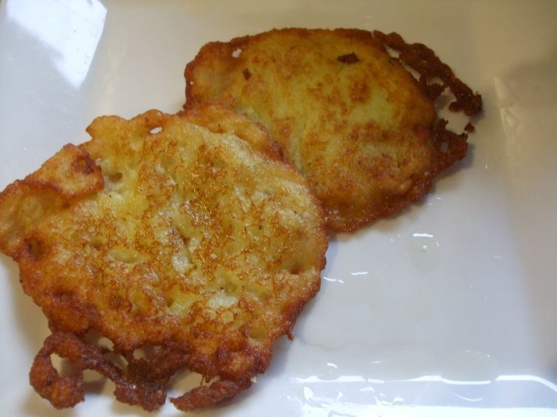 Placki ziemniaczane z mlekiem i wiórkami kokosowym