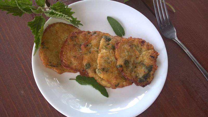 Placki ziemniaczane z pokrzywami