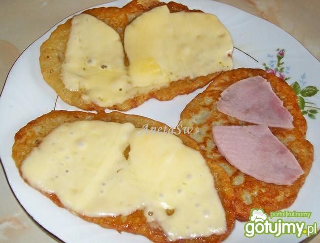 Placki ziemniaczane z serem i szynką