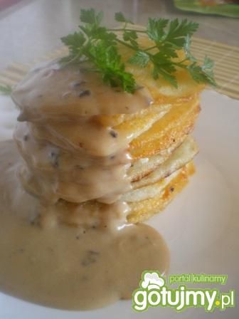 Placki ziemniaczane z sosem borowikowym Placki ziemniaczane z sosem borowikowym