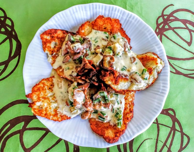 Placki ziemniaczane z sosem kurkowym