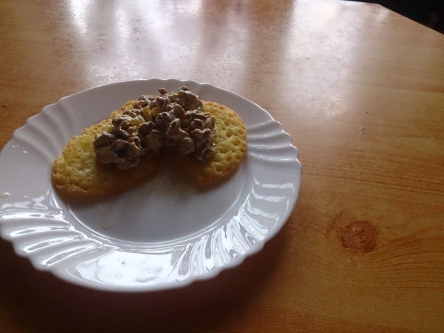 Placki ziemniaczane z sosem kurkowym.