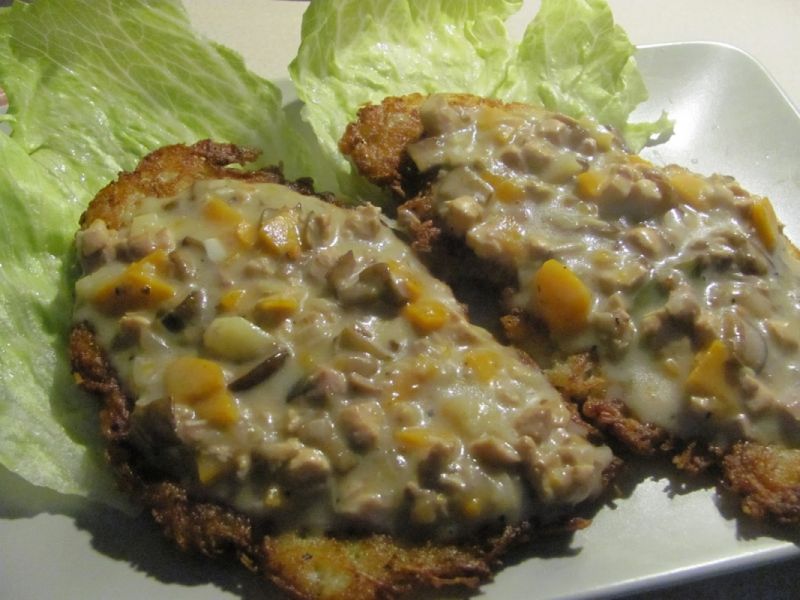 Placki ziemniaczane z sosem leśniczego