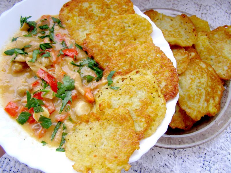 Placki ziemniaczane z sosem mięsnym Placki ziemniaczane z sosem mięsnym