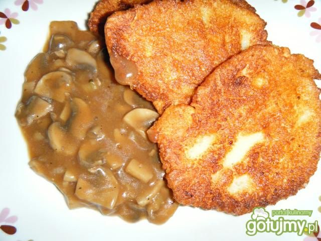Placki ziemniaczane z sosem pieczarkowym
