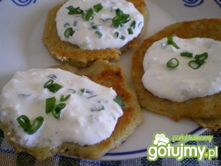 Placki ziemniaczane z sosem twarogowym