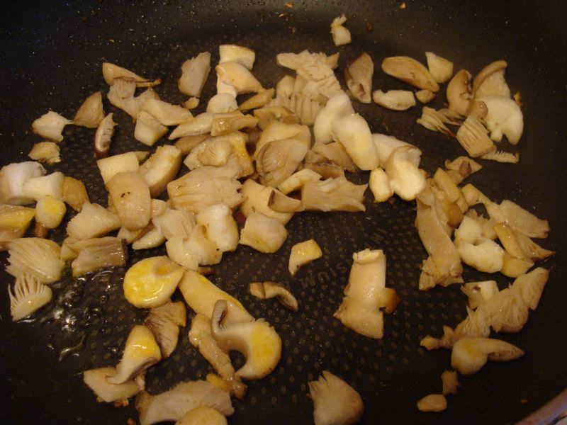 Placki ziemniaczane z sosem z boczniaków