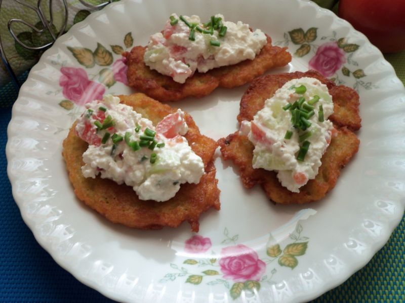 Placki ziemniaczane z warzywnym twarożkiem