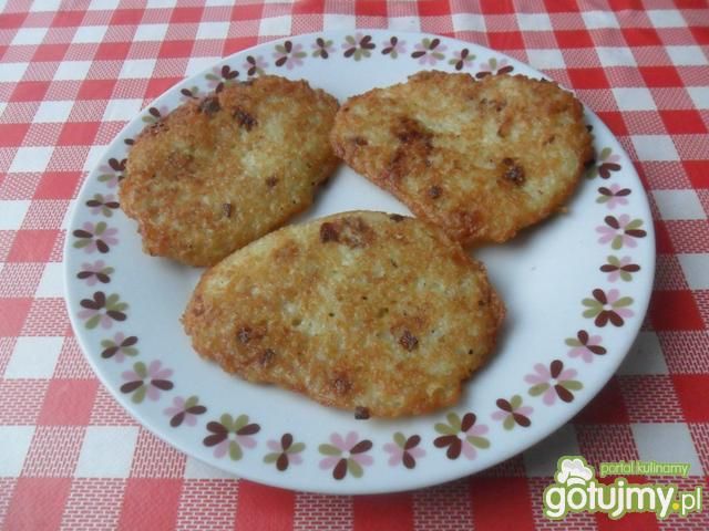 Placki ziemniaczane ze smażoną cebulką