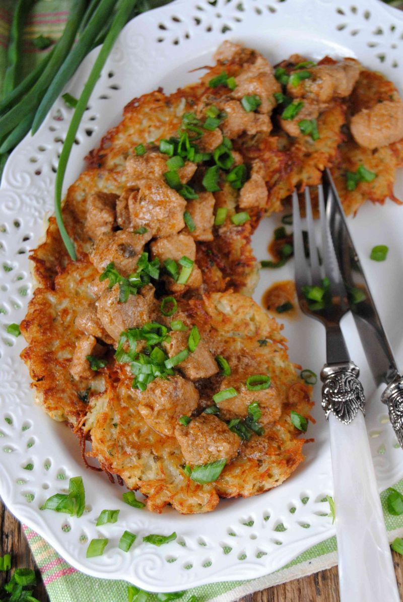 Placki ziemniaczano- selerowe z gulaszem 