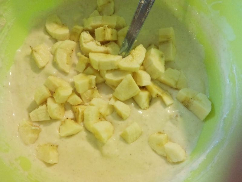 Placuszki bananowe z sosem jogurtowym