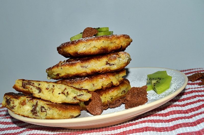 Placuszki biszkoptowe z kiwi i płatkami    Placuszki biszkoptowe z kiwi i płatkami