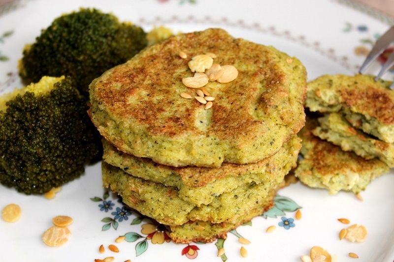 Placuszki brokułowe z dodatkami