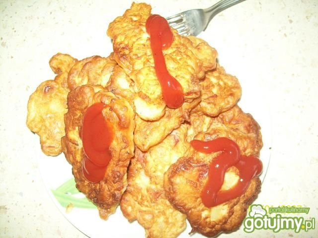 Placuszki cebulowo - parówkowe  Placuszki cebulowo - parówkowe