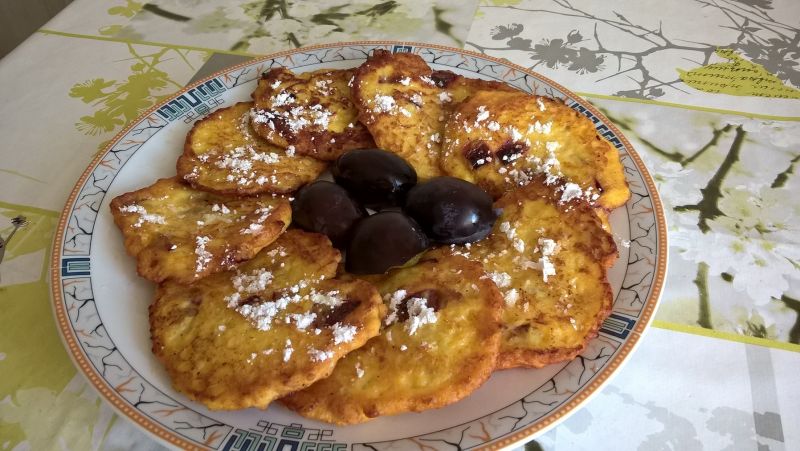 Placuszki jaglane ze śliwkami