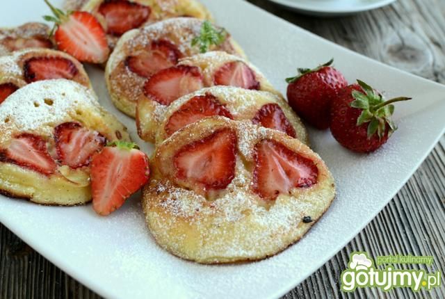 Placuszki jogurtowe z truskawkami Placuszki jogurtowe z truskawkami