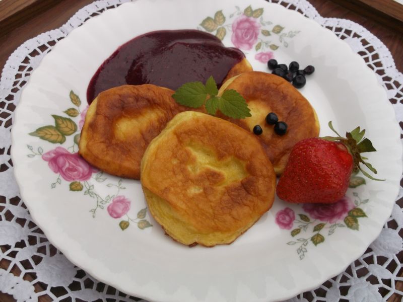 Placuszki na serku waniliowym z musem owocowym