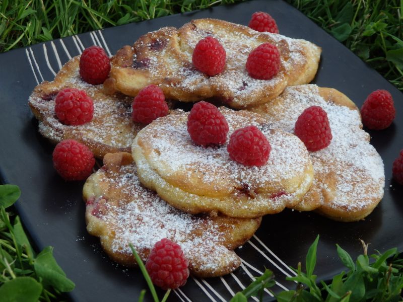 Placuszki na zsiadłym mleku z malinami Placuszki na zsiadłym mleku z malinami