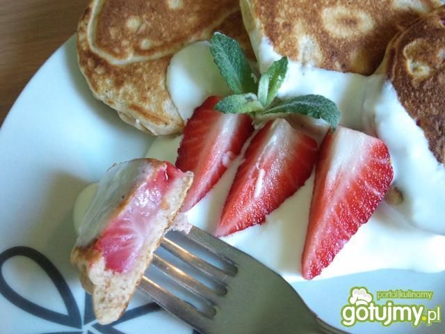 Placuszki orkiszowe z truskawkami
