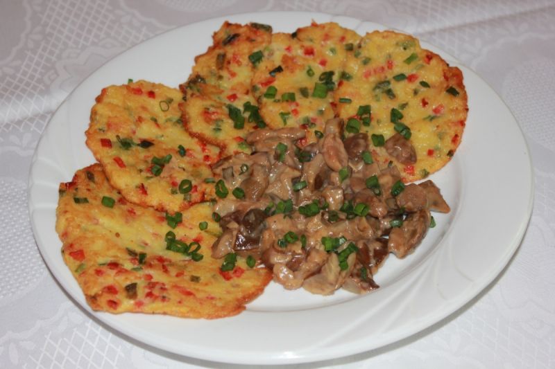 Placuszki w sosie grzybowym  Placuszki w sosie grzybowym