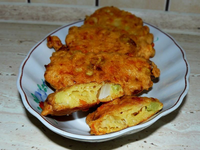 Placuszki warzywne z szynką i serem