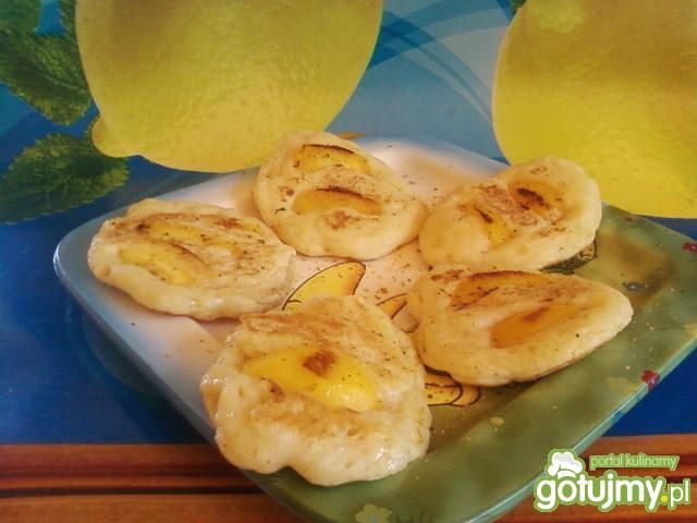 Placuszki z brzoskwinią.