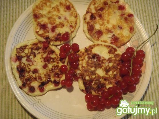 Placuszki z czerwonymi porzeczkami