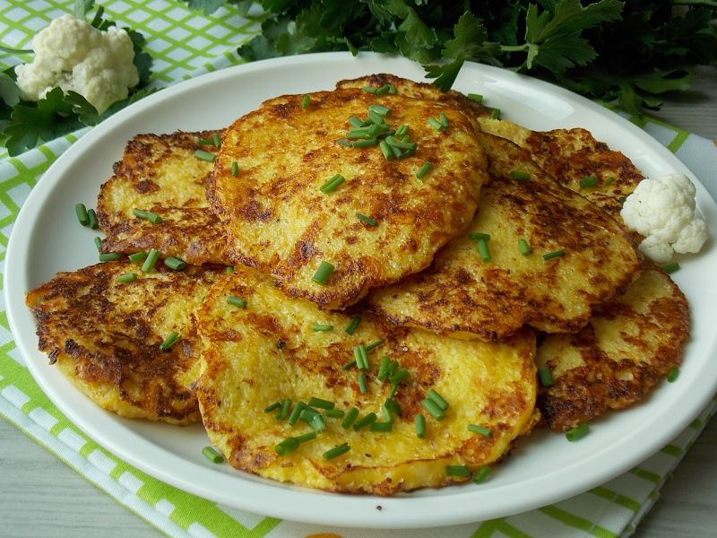 Placuszki z kalafiora i sera żółtego Placuszki z kalafiora i sera żółtego