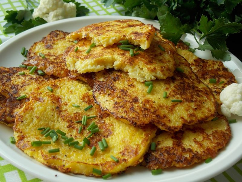 Placuszki z kalafiora i sera żółtego Placuszki z kalafiora i sera żółtego