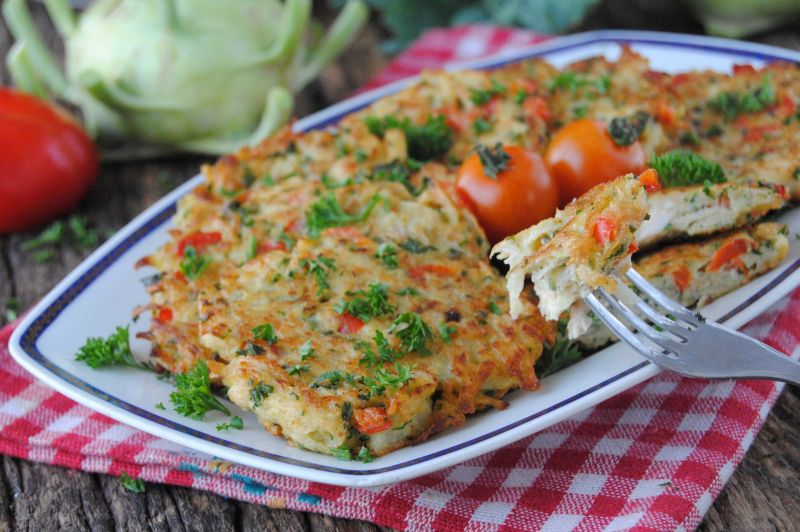 Placuszki z kalarepki, papryki i filetu