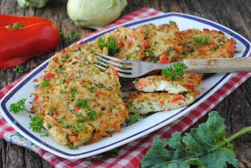 Placuszki z kalarepki, papryki i filetu