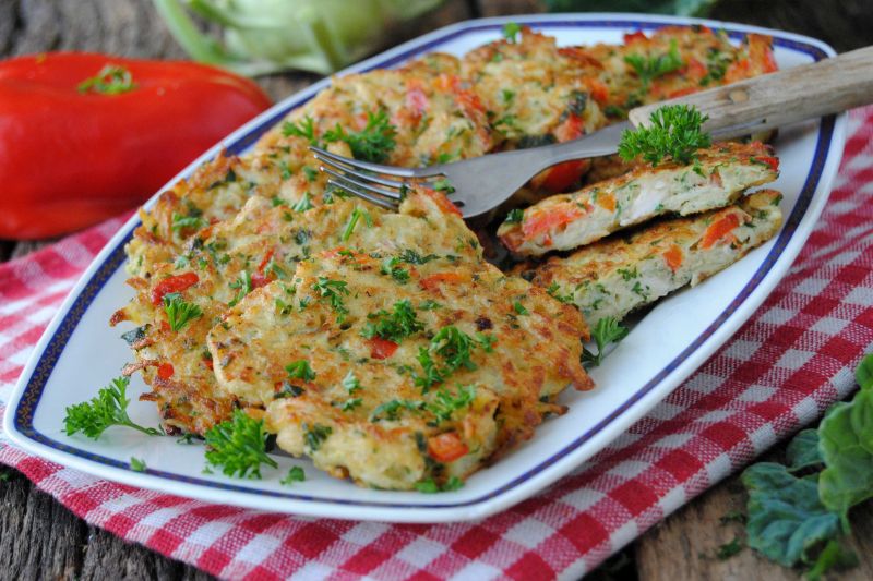 Placuszki z kalarepki, papryki i filetu