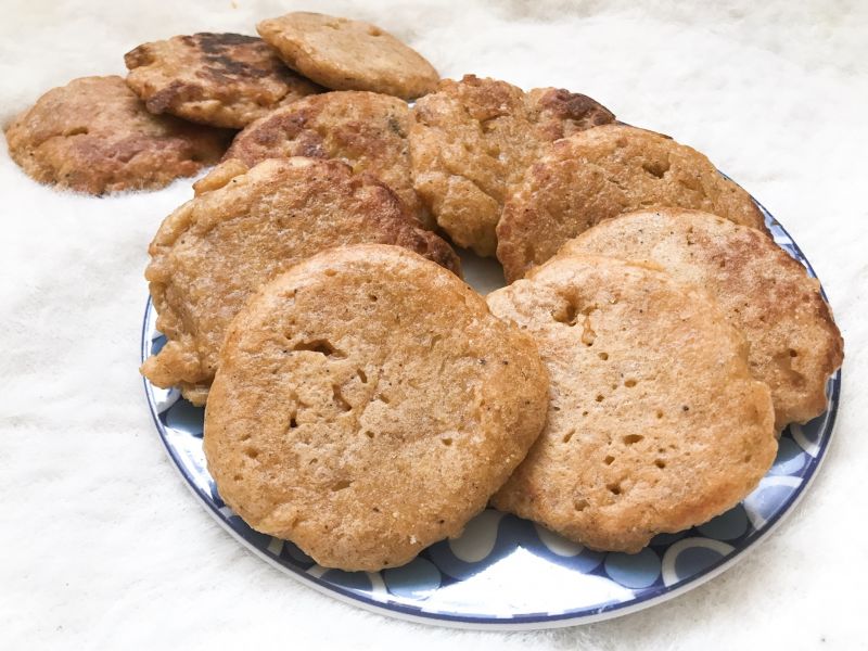 Placuszki z kaszką kukurydzianą i chipsami