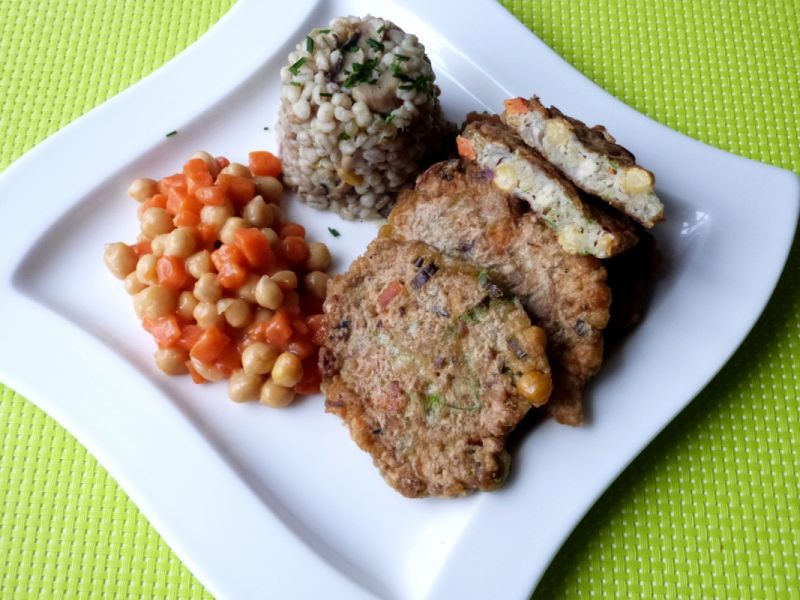 Placuszki z mięsem i ciecierzycą  Placuszki z mięsem i ciecierzycą