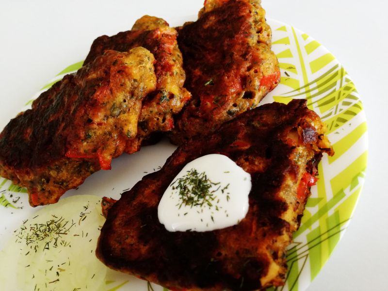 Placuszki z papryką i czosnkiem niedźwiedzim