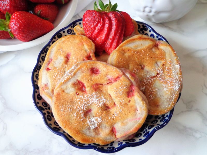 Placuszki z truskawkami i jogurtem