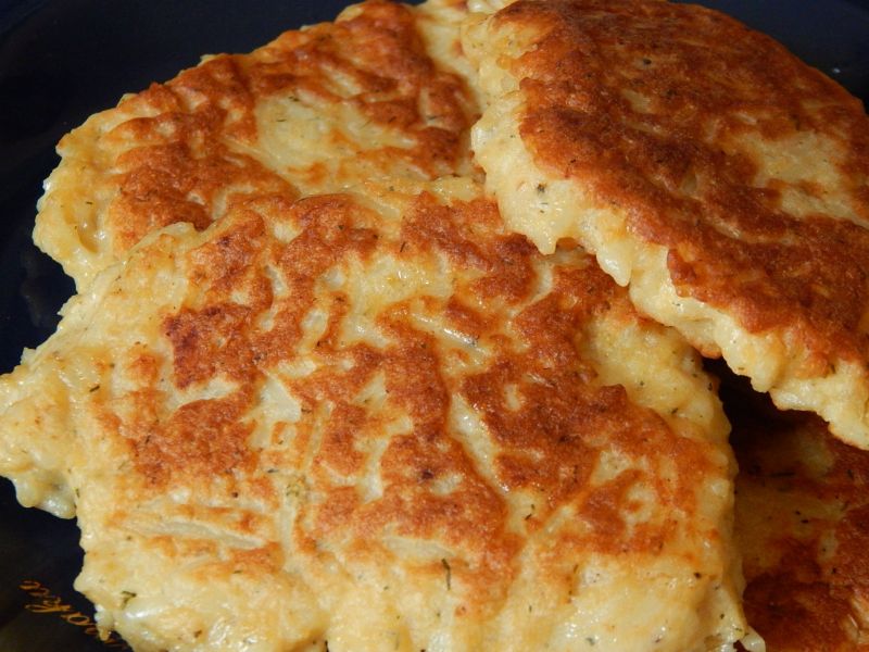 Placuszki z wędzonego łososia i makaronu Placuszki z wędzonego łososia i makaronu