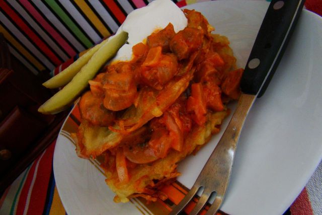 Placuszki ziemniaczane z pieczarkami w pomidorach