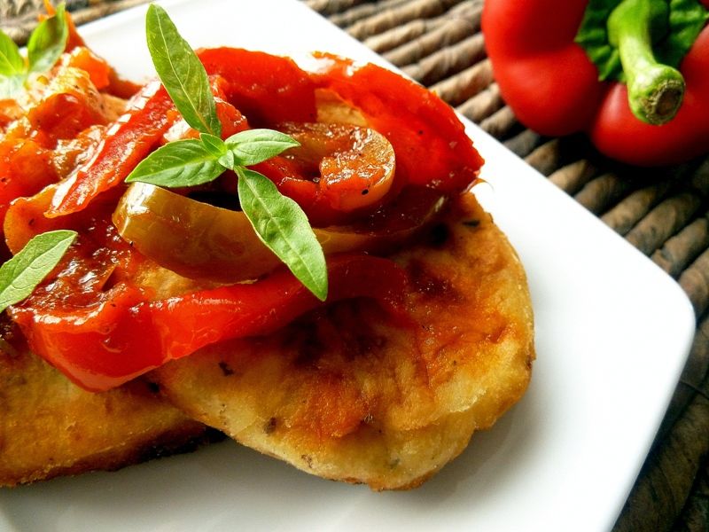 Placuszki ziemniaczane z sosem paprykowym