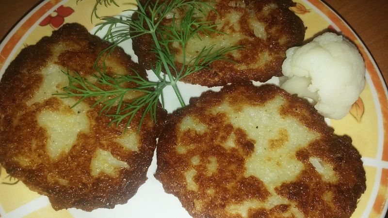 Placuszki zieniaczane z kalafiorem