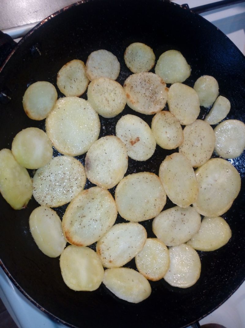 Plasterki ziemniaków z przyprawami