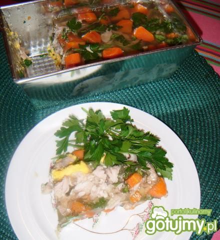 Plastry kurczaka w galarecie. Plastry kurczaka w galarecie.