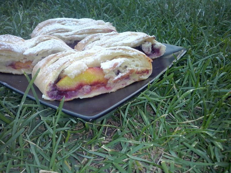 Plecionki drożdżowe z owocami Plecionki drożdżowe z owocami