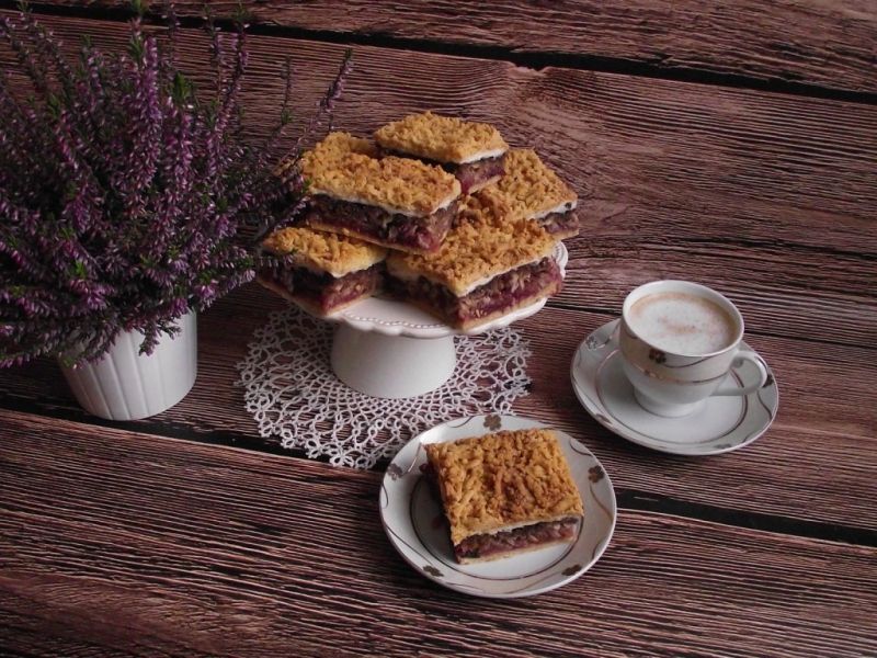 Pleśniak z jabłkami i orzechami  Pleśniak z jabłkami i orzechami