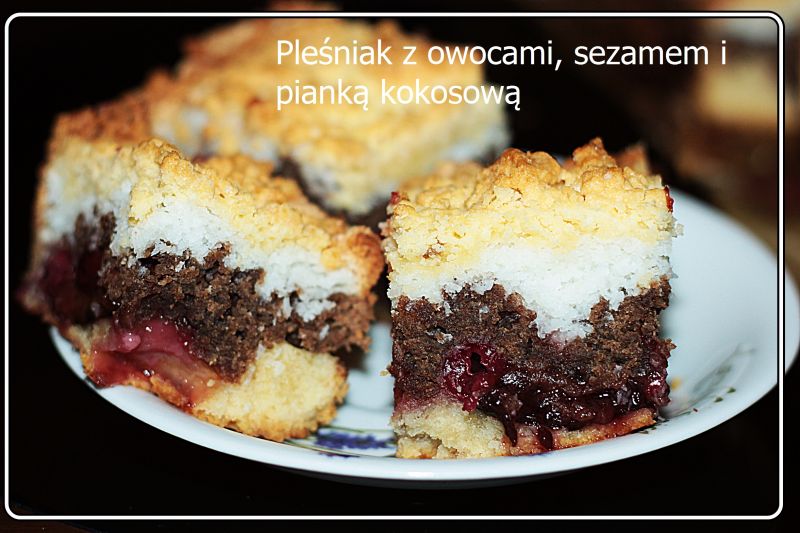 Pleśniak z owocami, sezamem i pianką kokosową