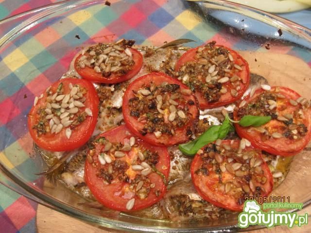 Płoć z pomidorami i bazyliowym pesto Płoć z pomidorami i bazyliowym pesto