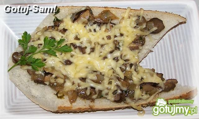 Podgrzybki zapiekane na bagietce  Podgrzybki zapiekane na bagietce