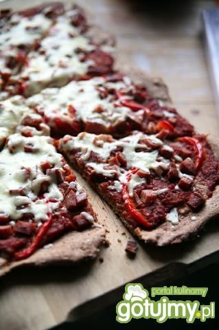 Podpłomyk razowy z warzywami i serem Podpłomyk razowy z warzywami i serem