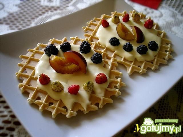 Podpłomyki z owocami i masą mascarpone